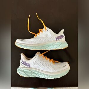 Used HOKA Clifton 8 Wide Sneakers